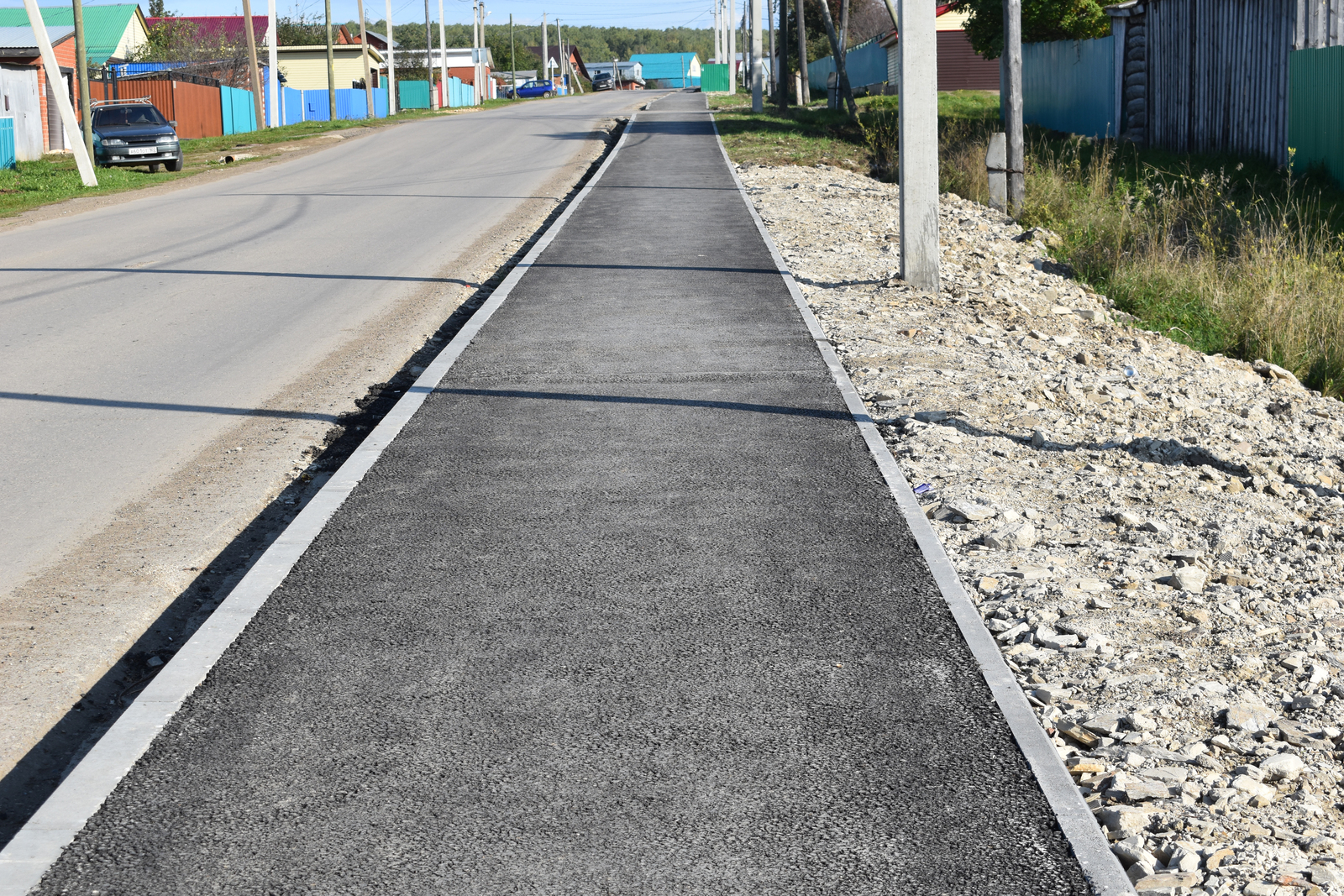 Мелиораторҙар урамында яңы тротуар һәм хәүефһеҙ туҡталыш