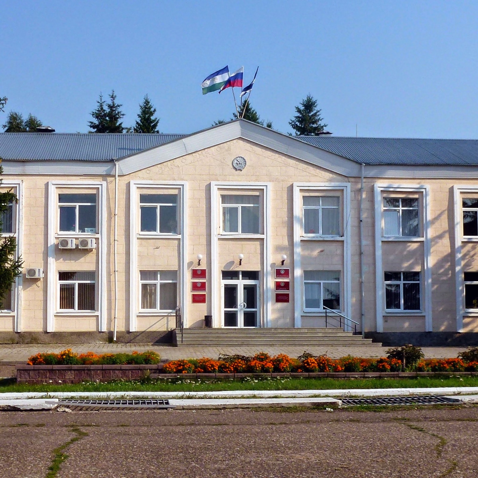 Хөрмәтле ҡатын-ҡыҙҙар!