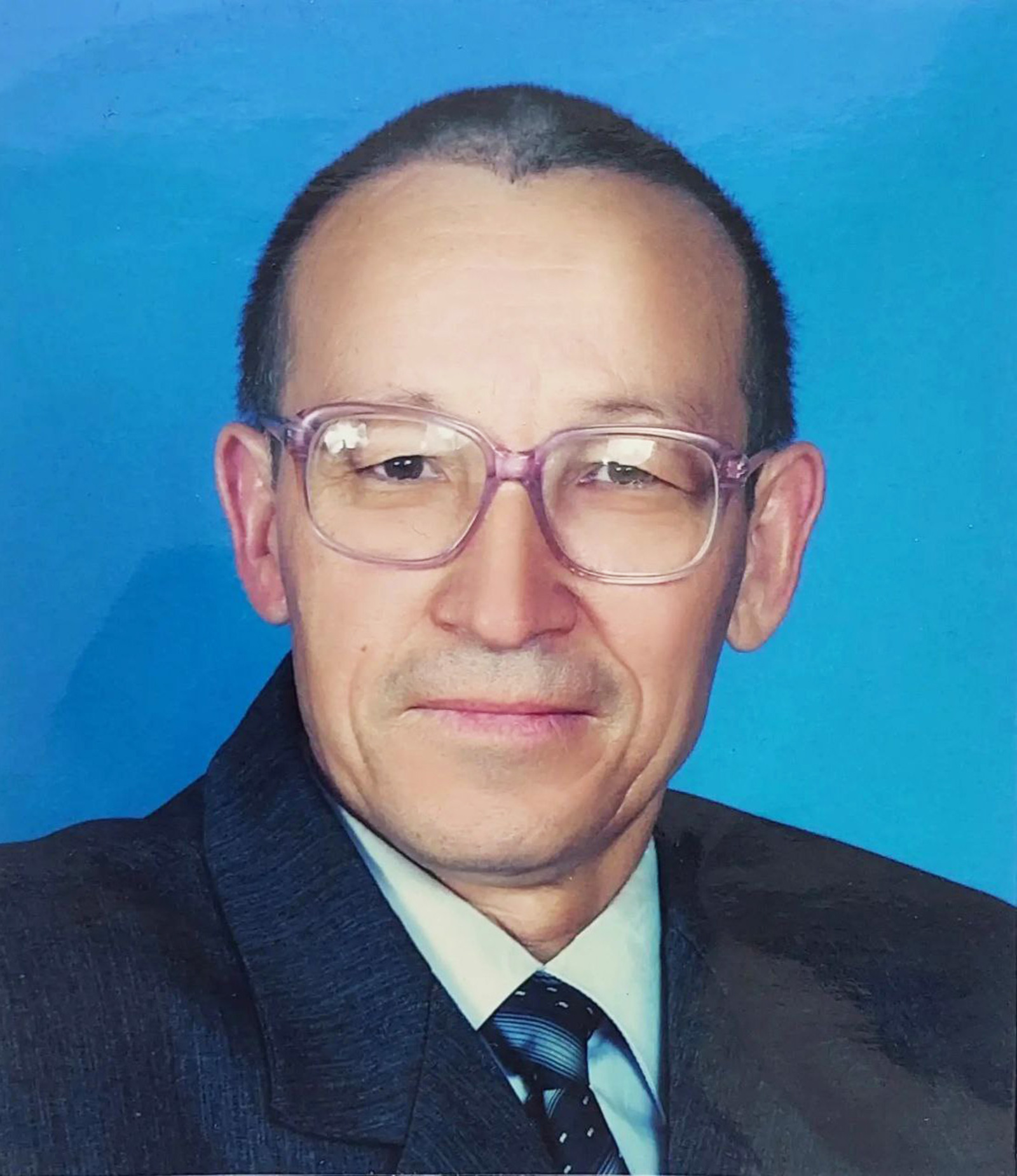 Күңелендә мәктәп хаҡында  яҡты хәтирәләр һаҡлай