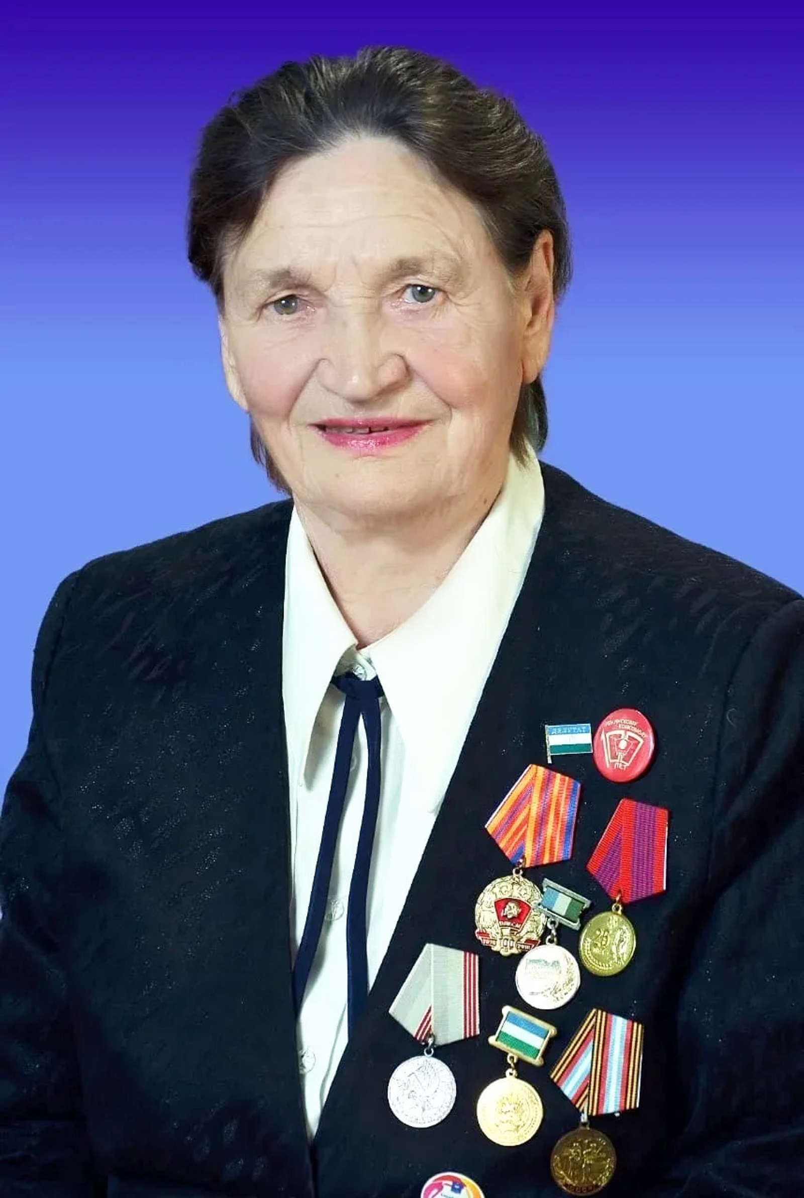 Оло ихтирамға лайыҡ уҡытыусы 90 йәшен билдәләй