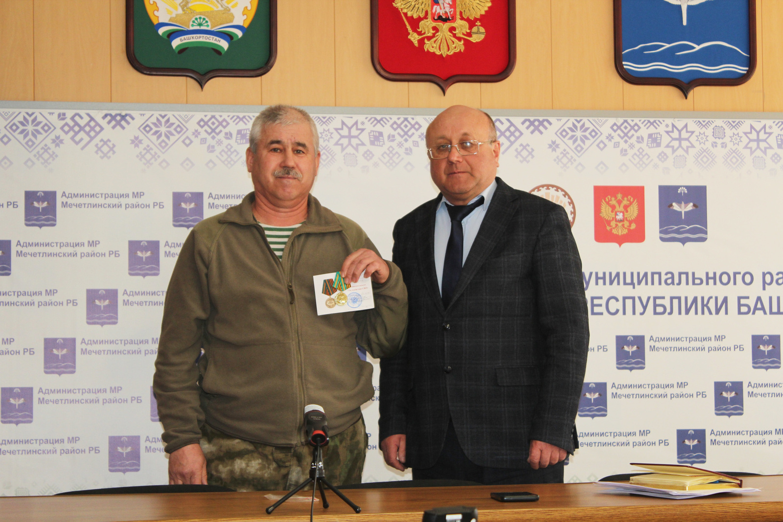 Йырҙар авторы эшмәкәрлеге менән фронтҡа ярҙам итә